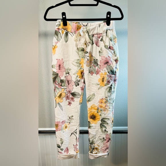 NWT Venti6 super stretchy, super comfortable floral joggers. - Picture 1 of 2